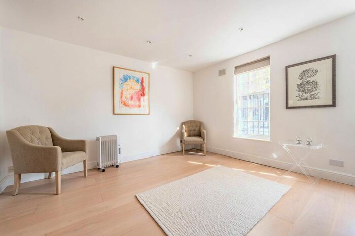 Studio To Rent In Regents Bridge Gardens, Vauxhall, London, SW8