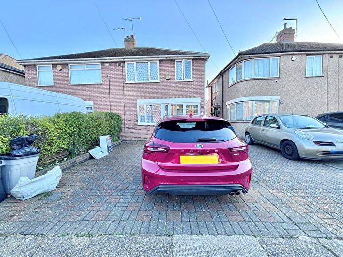 3 Bedroom Semi Detached House To Rent In Marvell Avenue, Hayes, Middlesex, UB4