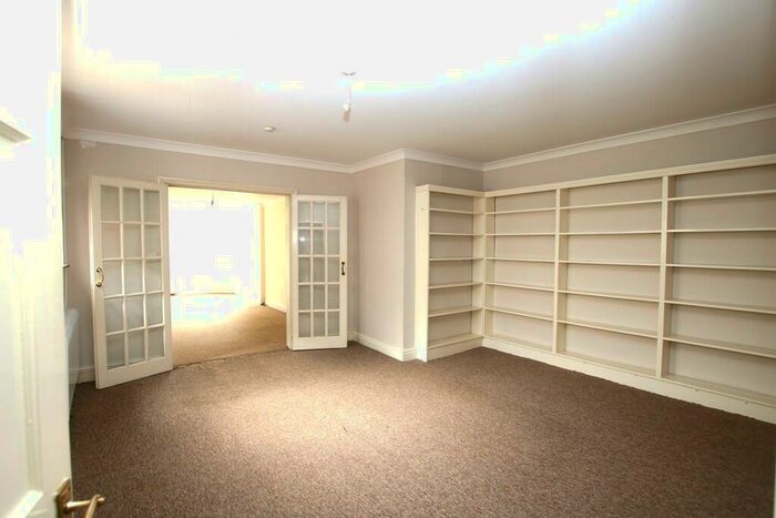 2 Bedroom Apartment To Rent In High Street, Dunmow, CM6