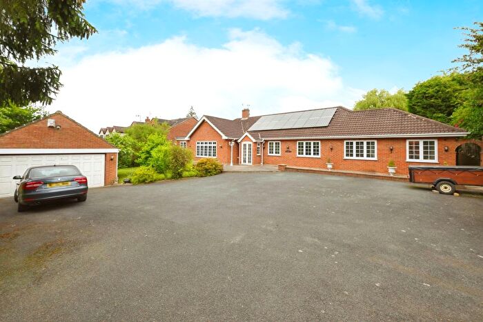 4 Bedroom Detached Bungalow For Sale In Hamlet Hill, Roydon, Harlow, CM19