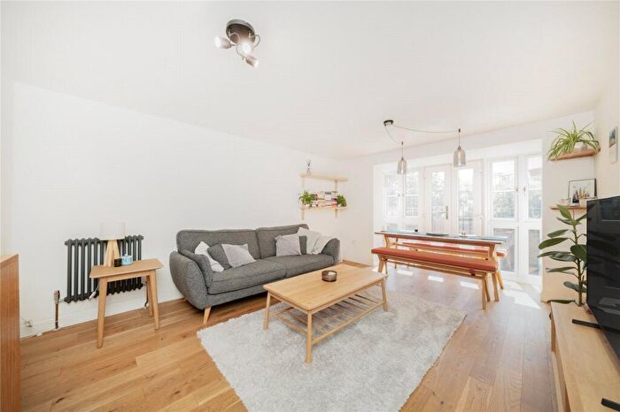 2 Bedroom Flat To Rent In Tidworth Road, Bow, London, E3