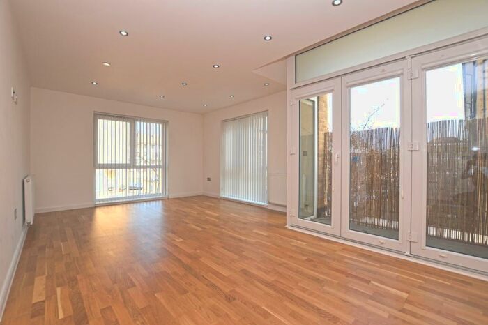 1 Bedroom Flat To Rent In Sumner Road London, SE15