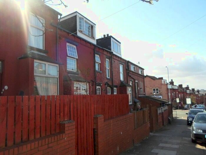 2 Bedroom Terraced House To Rent In Conway View, Leeds, LS8