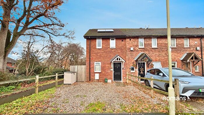 2 Bedroom End Terrace House For Sale In Mortimer Gardens, Tadley, Hampshire, RG26