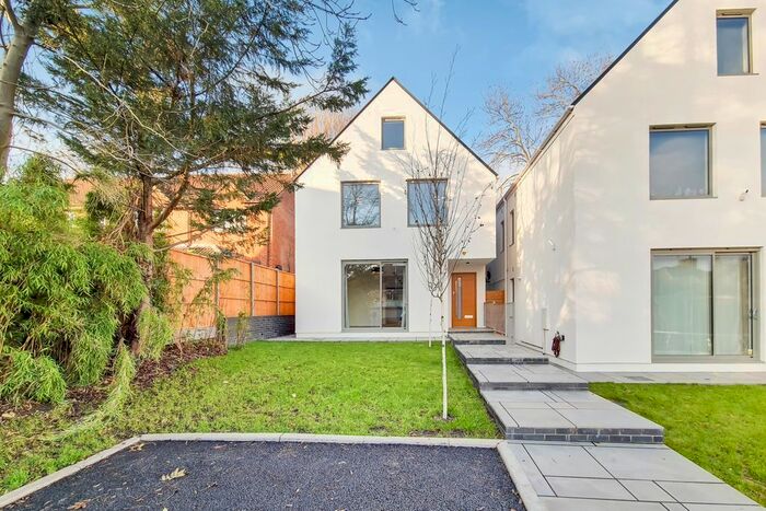 5 Bedroom Detached House To Rent In Acorn Close, Wembley, HA0