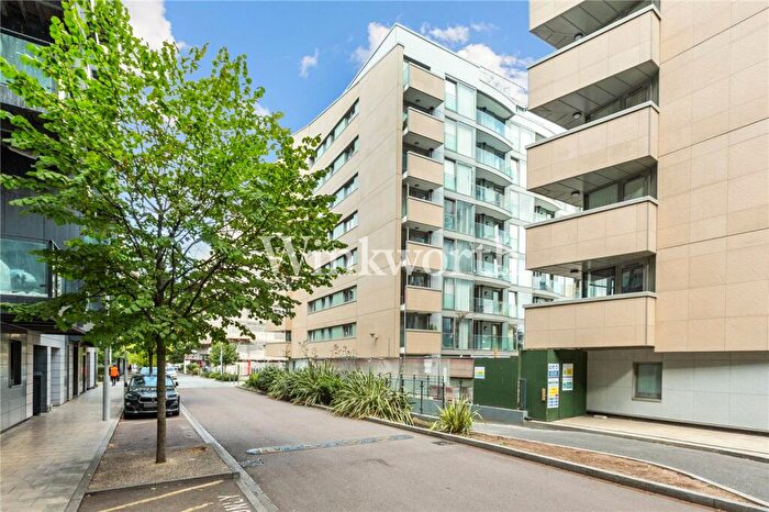1 Bedroom Apartment For Sale In Waterside Way, London, N17
