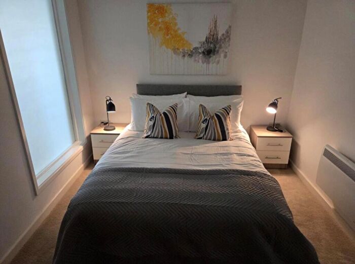 2 Bedroom Apartment To Rent In Apartment Lower Vickers Street, Manchester, M40