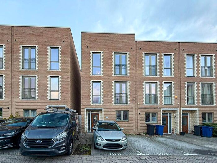 3 Bedroom Terraced House To Rent In Edgecumbe Avenue, London, NW9