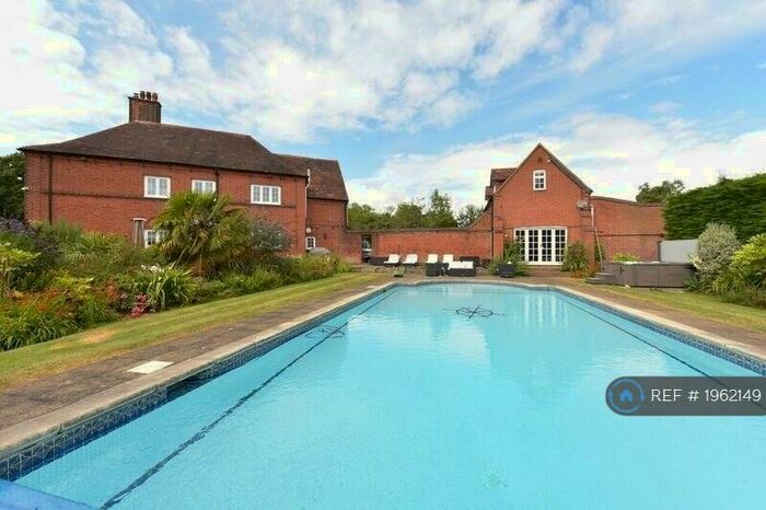 3 Bedroom Semi-Detached House To Rent In Great Warley Street, Brentwood, CM13