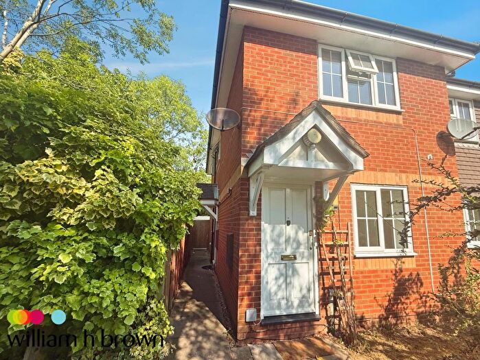 2 Bedroom Maisonette To Rent In Dudley Close, Chafford Hundred, Grays, RM16