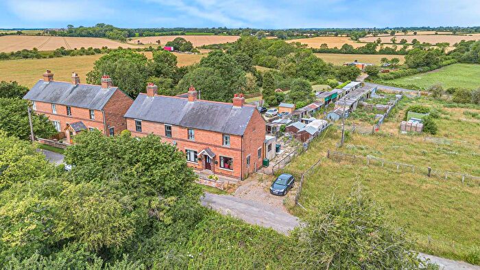 3 Bedroom Semi Detached House For Sale In Somerton Road, Ardley, OX27