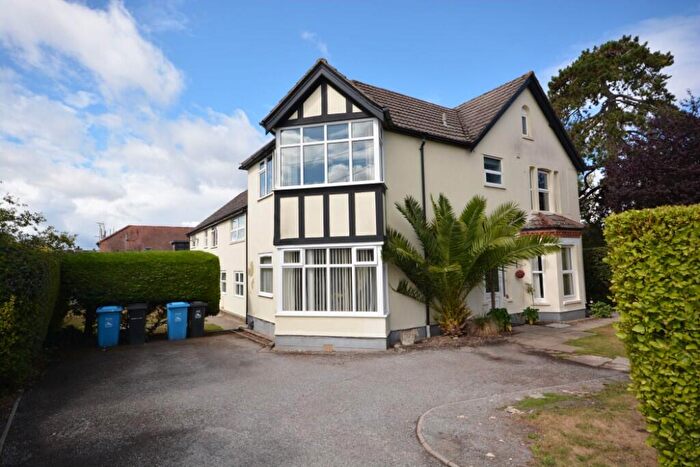 2 Bedroom Apartment For Sale In Macaulay Road, Broadstone, Dorset, BH18