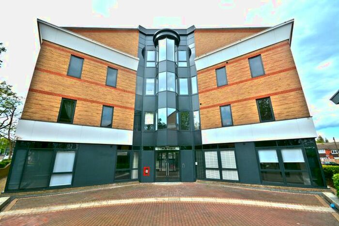 2 Bedroom Flat To Rent In The Braccans, London Road, Bracknell, RG12