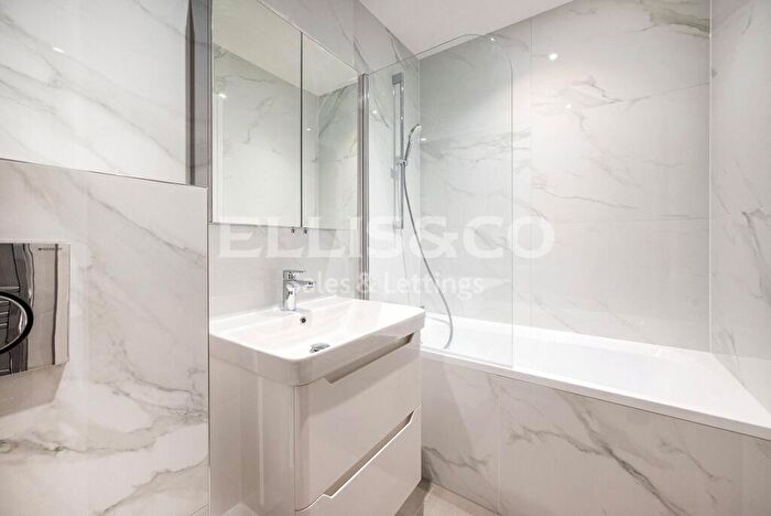2 Bedroom Apartment To Rent In High Road, Whetstone, N20