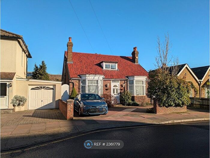 3 Bedroom Bungalow To Rent In Old Farm Avenue, Sidcup, DA15