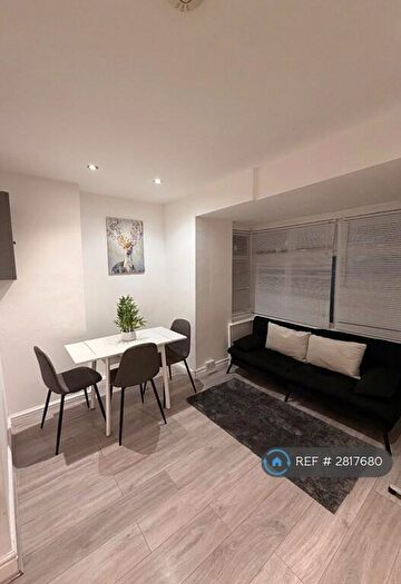 2 Bedroom Flat To Rent In Brook Street, Luton, LU3