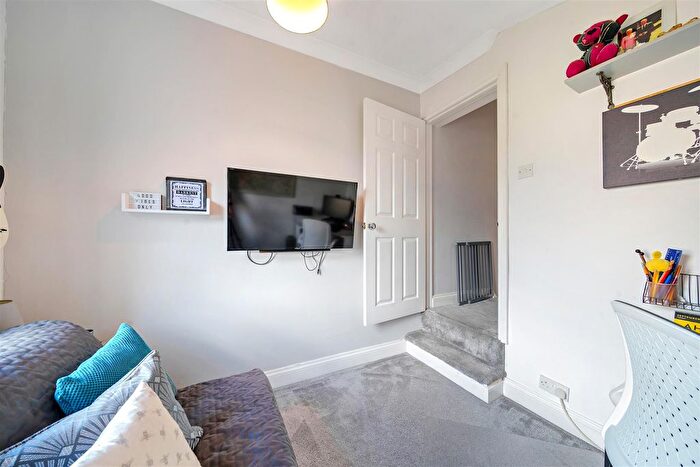 3 Bedroom Terraced House For Sale In Miles Road, Mitcham, CR4