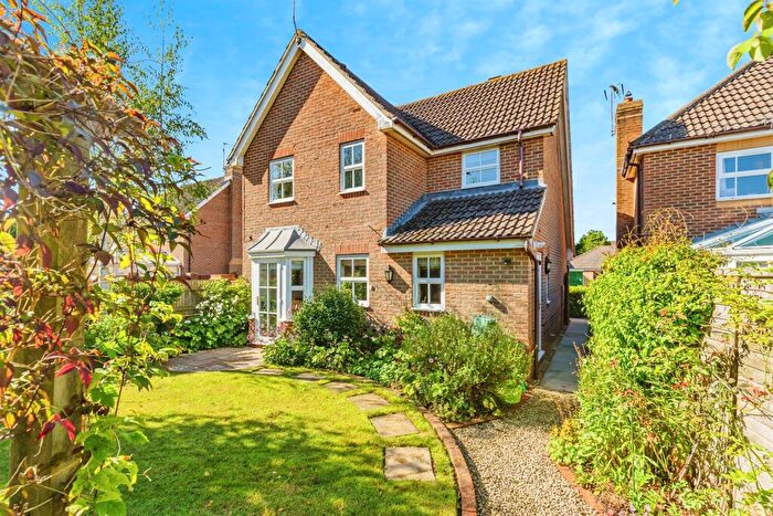 3 Bedroom Detached House For Sale In Elgar Way, Horsham, RH13