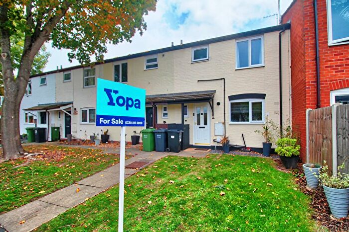 3 Bedroom Terraced House For Sale In Martindale Close, Worcester, WR4
