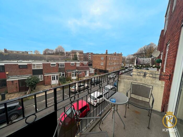 4 Bedroom Flat To Rent In Waterloo Street, Southsea, PO5