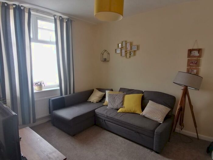 3 Bedroom House To Rent In North Street, Swindon, SN1