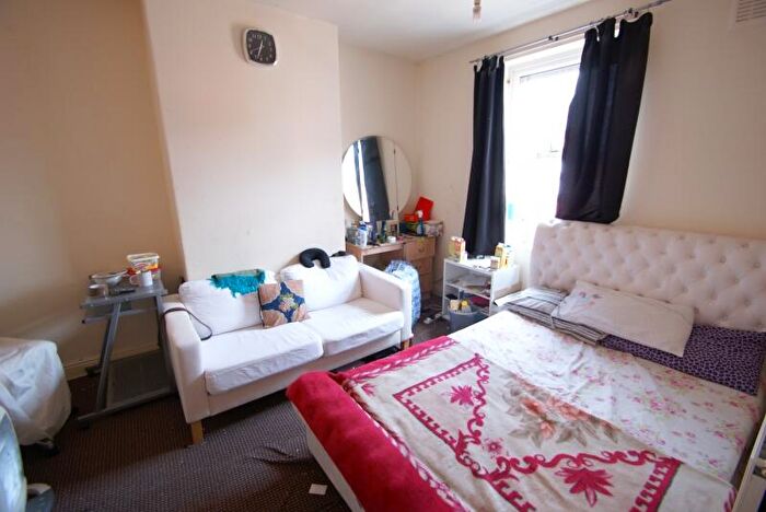 2 Bedroom Terraced House To Rent In Harold Place, Hyde Park, Leeds, LS6