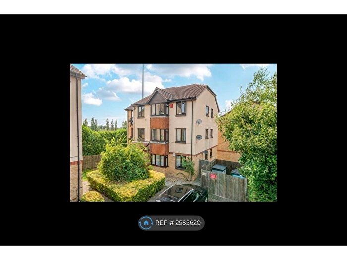 1 Bedroom Flat To Rent In Oak Apple Court, London, SE12