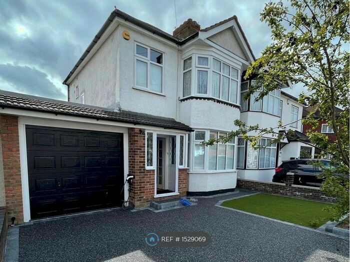 3 Bedroom Semi-Detached House To Rent In Heather Gardens, Romford, RM1