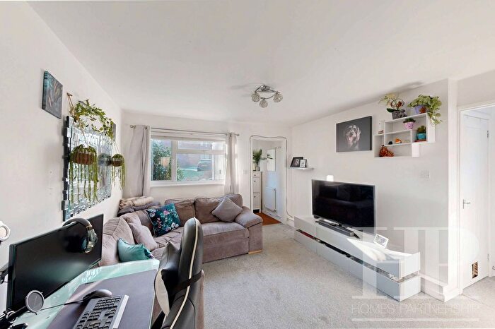 1 Bedroom Maisonette For Sale In Timberlands, Crawley, RH11