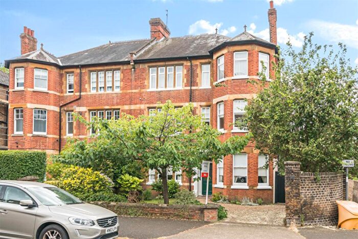 2 Bedroom Flat To Rent In Adelaide Road, Surbiton, KT6