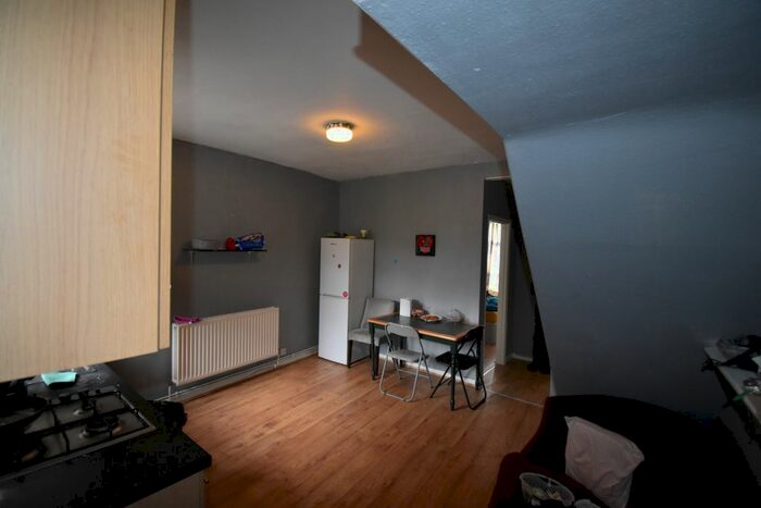 2 Bedroom Flat For Sale In Gordon Road, Harrow, HA3