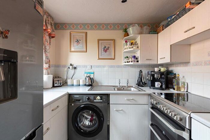 2 Bedroom Flat For Sale In Dalrymple Close, London, N14