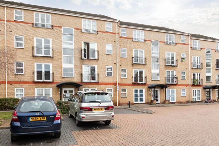 2 Bedroom Flat To Rent In St. Andrews Mews, Stamford Hill, N16