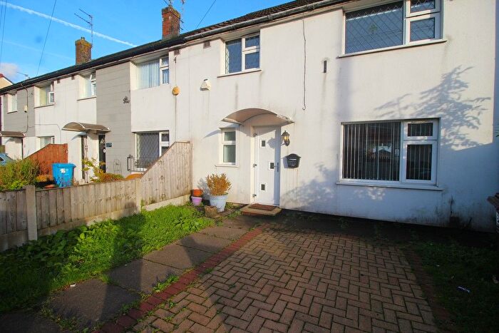 3 Bedroom Terraced House To Rent In -Bedroom House To Let, Course View, OL4