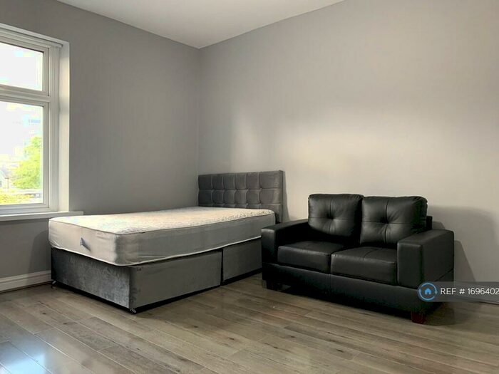 Studio To Rent In Claremont, Bradford, BD7