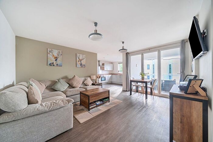 2 Bedroom Flat For Sale In Chase Road, Epsom, KT19