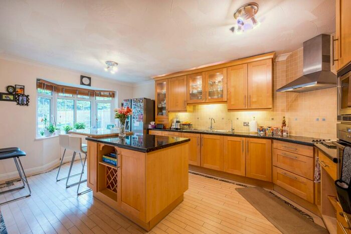 4 Bedroom Detached House To Rent In London Road, Burpham, Guildford, GU4