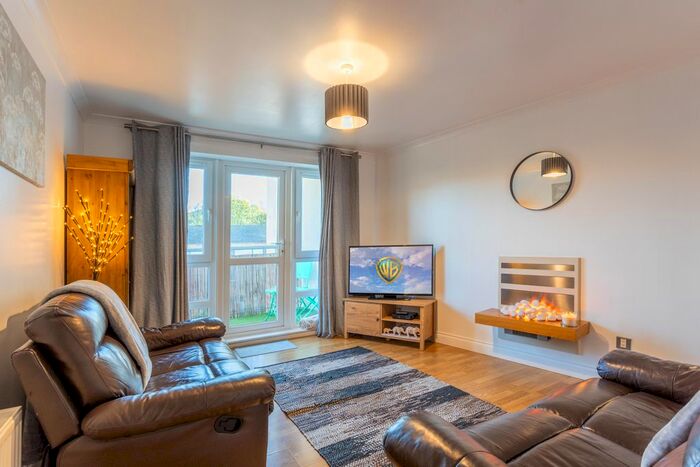 2 Bedroom Flat To Rent In Brunswick Road, Hillside, Edinburgh, EH7