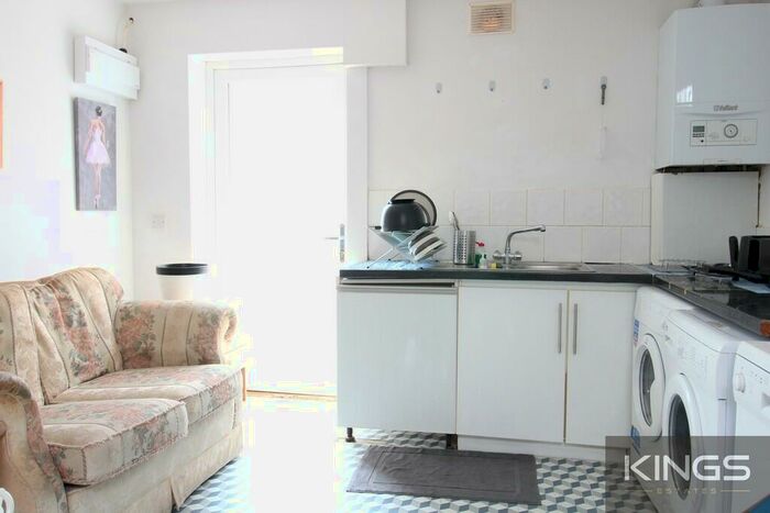 6 Bedroom Detached House To Rent In Burgess Road, SO16