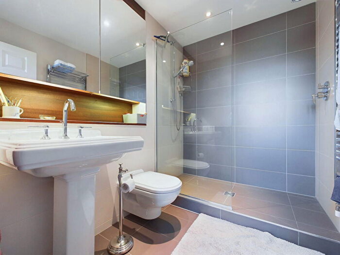 2 Bedroom Duplex For Sale In Stane Street, Billingshurst, West Sussex, RH14