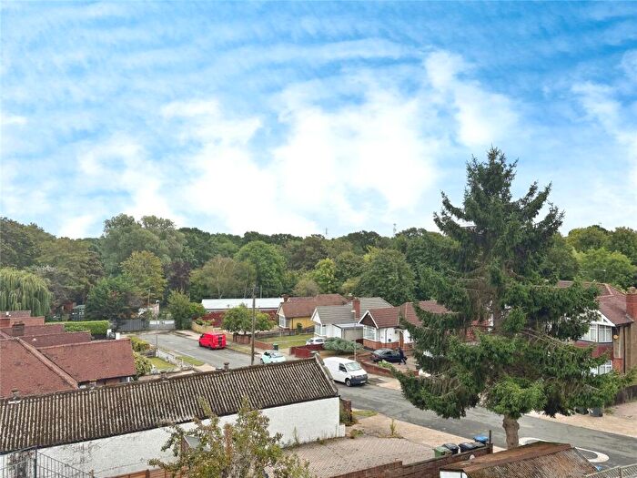 2 Bedroom Flat For Sale In Tolworth Rise South, Surbiton, KT5