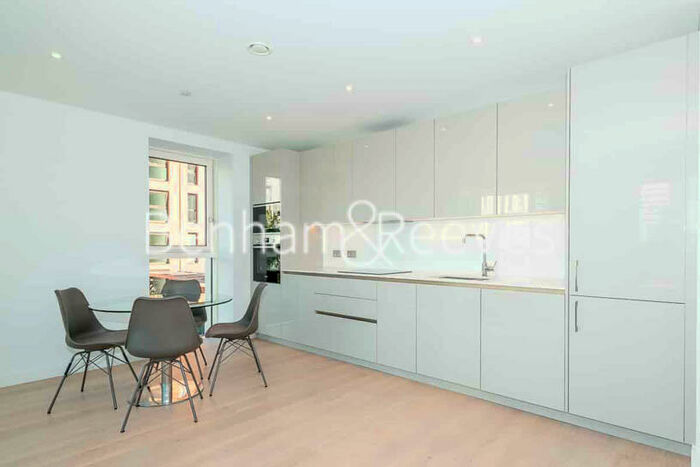 2 Bedroom Apartment To Rent In Deacon Street, Elephant And Castle, SE17