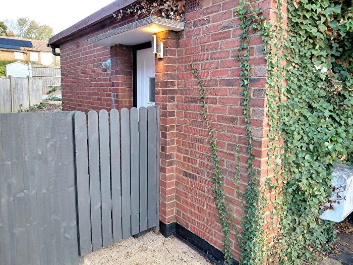 1 Bedroom Flat To Rent In Moss Drive, Basildon, Essex, SS16