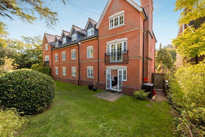 2 Bedroom Flat For Sale In Jays Court, Sunninghill, SL5