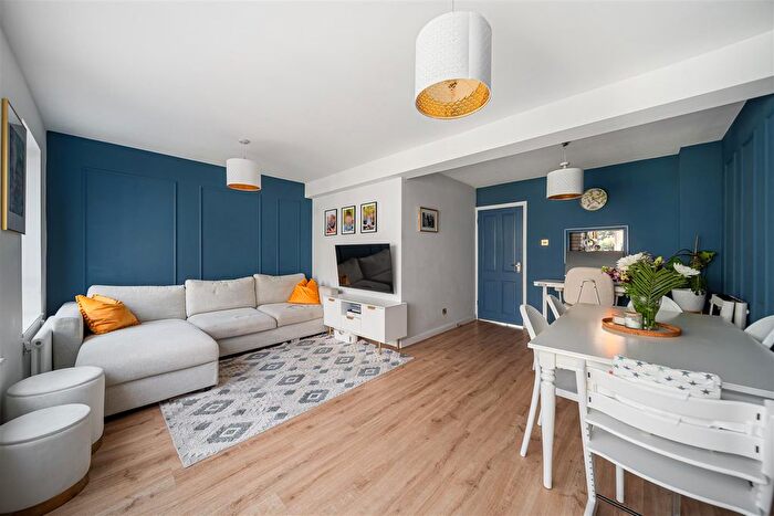 3 Bedroom Terraced House For Sale In Doctors Close, Sydenham, SE26