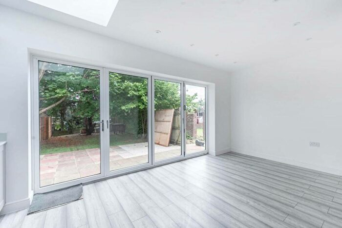 6 Bedroom Semi-Detached House To Rent In Evelyn Avenue, Colindale, London, NW9