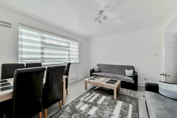 2 Bedroom Flat To Rent In New Road, , Tottenham, London, N22