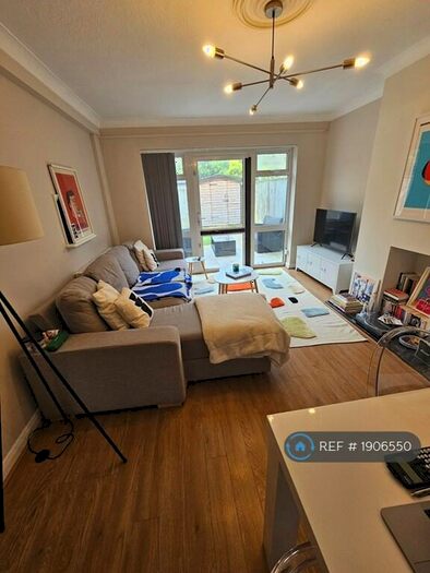 2 Bedroom Maisonette To Rent In St. Stephens Court, Enfield, EN1