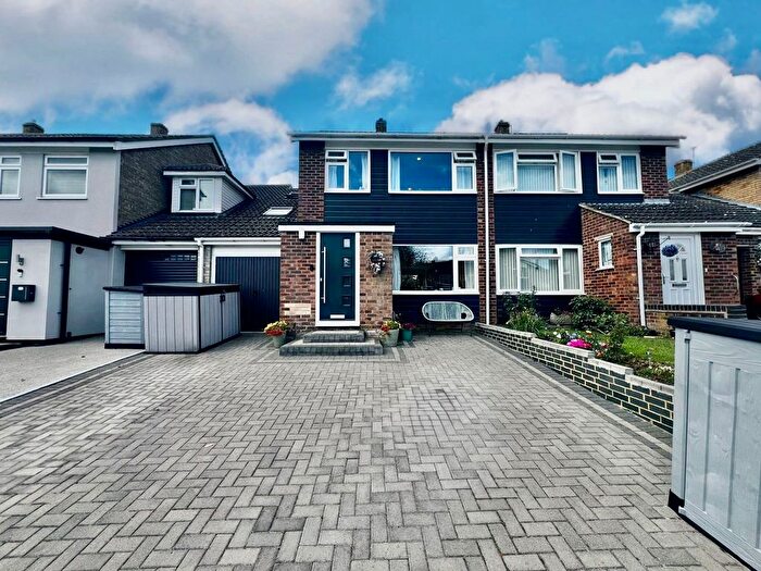 4 Bedroom Semi-Detached House To Rent In Longfellow Drive, Abingdon, OX14