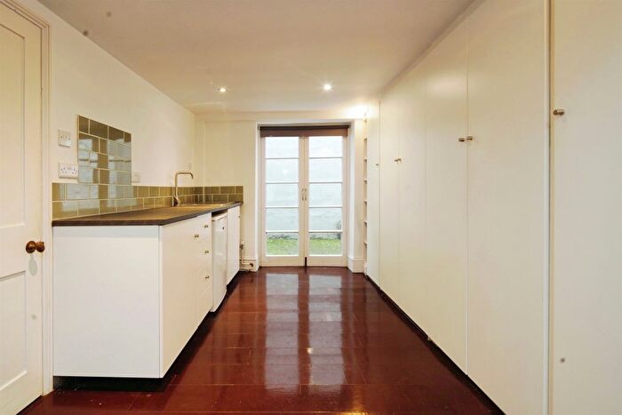 3 Bedroom Terraced House For Sale In Hampton Place, Brighton, BN1
